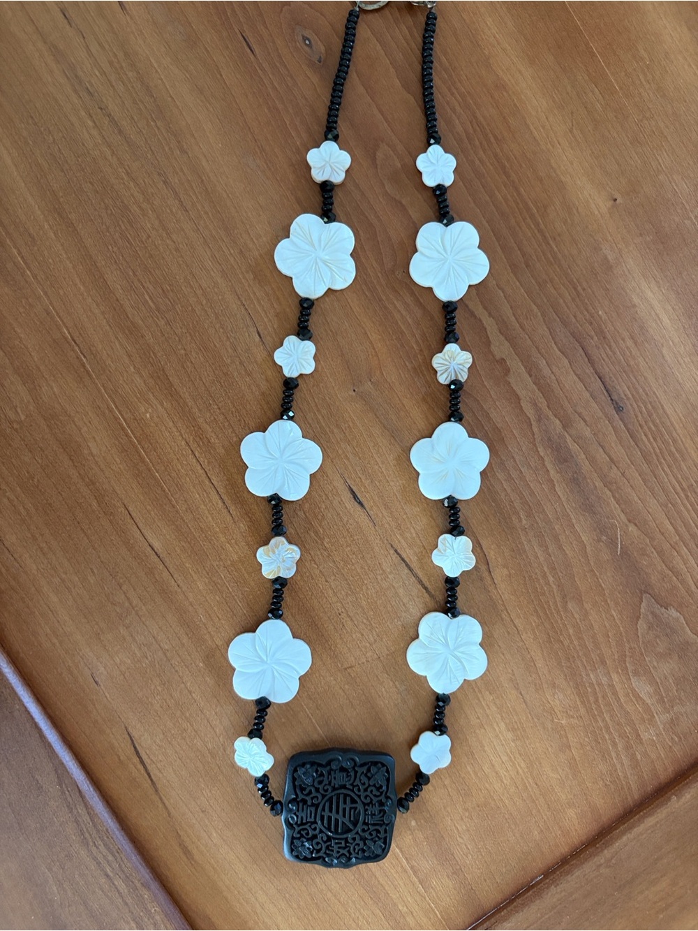 Mother of Pearl Flower Bead Necklace - Black & White